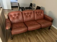Charmig 3-sitsig lädersoffa