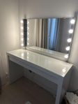Ikea Malm sminkbord + spegel + lampor 