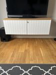 Ikea Bestå TV-bänk med toppskiva ekfaner