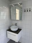 Kommod/tvättställ med spegelskåp LED/ Gustavsberg blandar