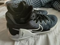 Nike LeBron Witness 6 "Black Dark Obsidian" – Storlek 44