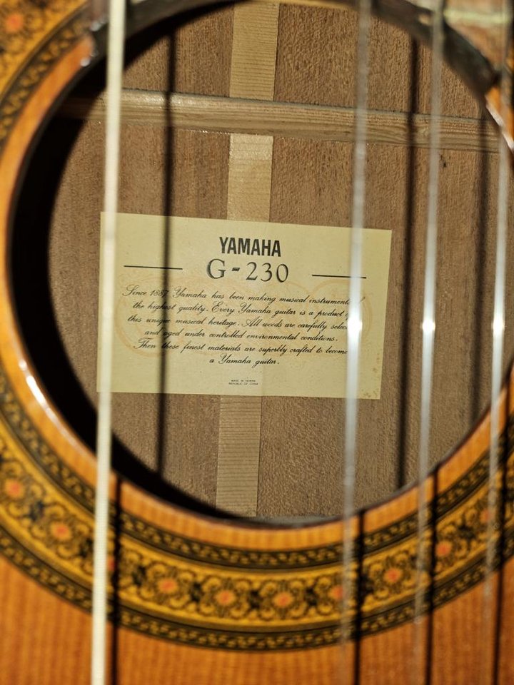 Yamaha Gitarr