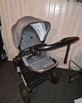 Beemoo barnvagn + babyskydd 