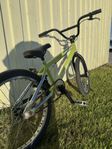 Grön Total BMX freestyle-cykel