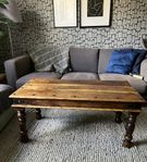 Vackert och rustikt soffbord i Indiska-stil