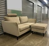 beige soffa med fotpall (som ny!) County Mio