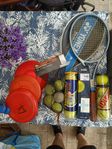 Tennisracket med bollar