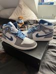 Jordan 1 Mid 'True Blue'