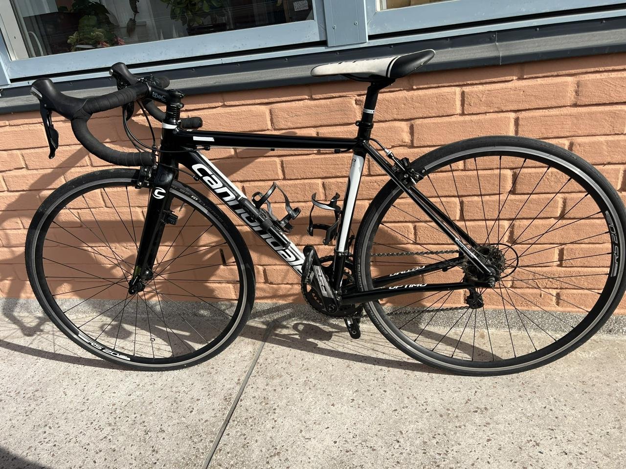 Racercykel Cannondale i nyski...