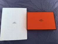Hermès korthållare