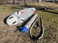 Vindsurfing bräda med komplett rig