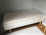 Välbehållen Säng 120 cm 
