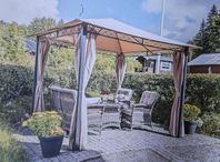 Paviljong med väggar
