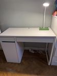 Skrivbord och stol från IKEA 