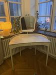 sminkbord ”Birgitta” formgivare Karl Malmsten