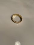 Helt ny guldring 18k. 4gram. Storlek 22