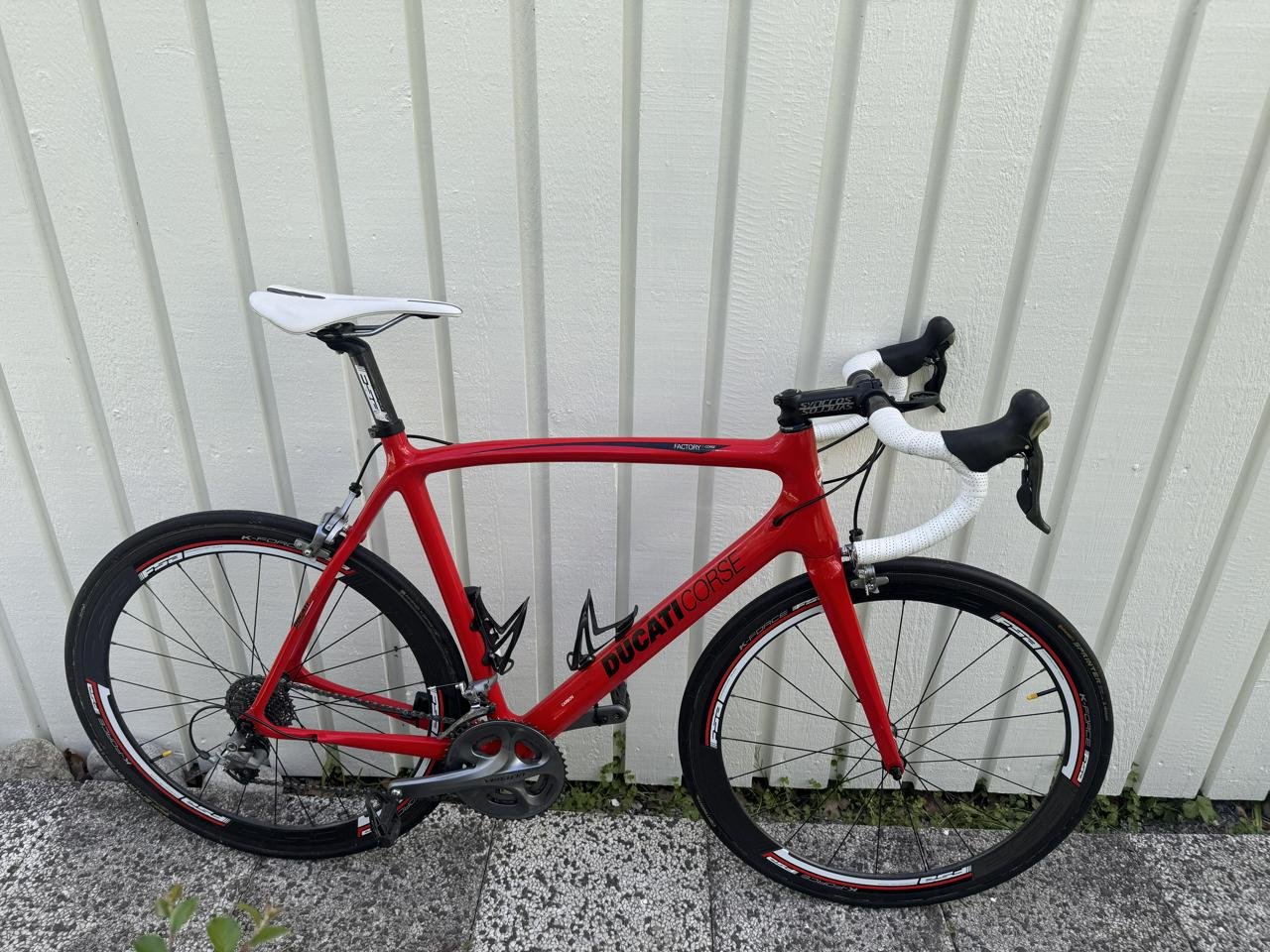 Unik racer i kolfiber – Ducat...