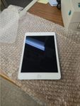 iPad mini 4 128G ny skick LTE 