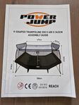 V-formad studsmatta/trampolin