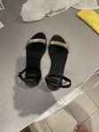 Dam sandal