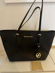 Klassisk Michael Kors väska