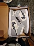 nike dior storlek 43  helt nya 
