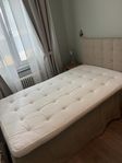 120cm säng med sänggavel 