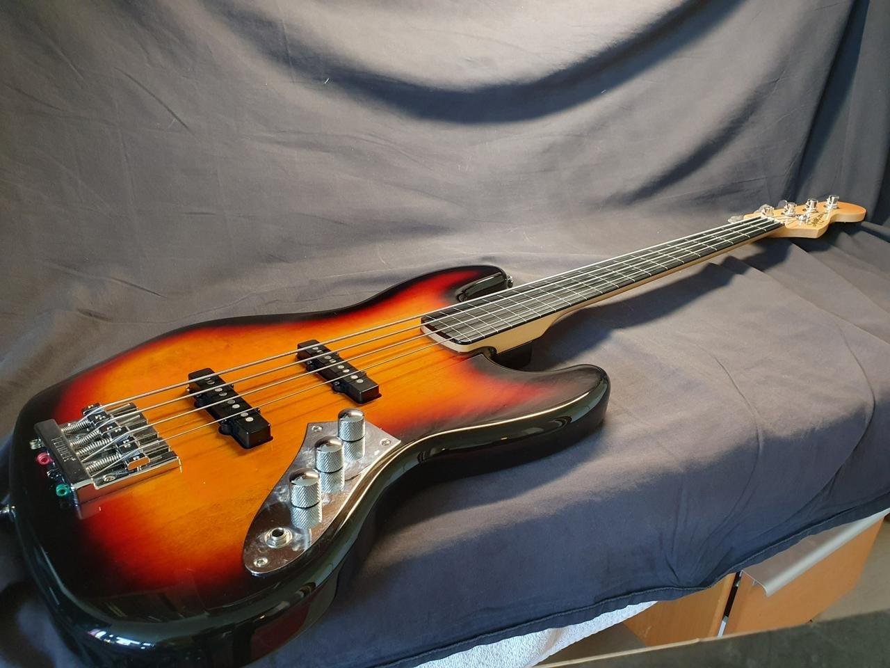 Squier Jazz bas fretless/bandlös