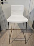 2 vita barstolar "Glenn" från IKEA