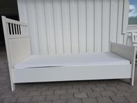 Hemnes säng 