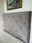 Sänggavel från Mio – Delux Pikerad, 120 cm