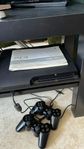 Playstation 3 med två kontroller och 5 spel