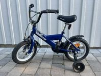 12 tum barncykel med stödhjul , i jättefint skick!