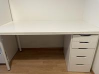 skrivbord med förvaring 