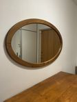Spegel oval i furu
