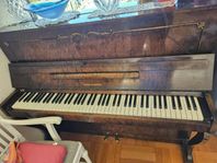 Piano från 1970 talet. Nordiska piano fabriken