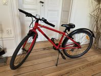 Frog 69 hybridcykel röd