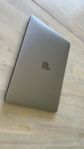 MacBook Air M1 2020 – 256GB SSD, 8GB RAM – Fint skick