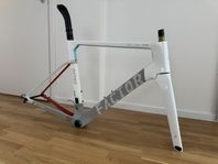 Factor Ostro V1 ramkit storlek 56