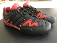 Adidas. Storlek 44.