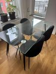 matgrupp bord + stolar
