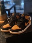 Jordans mid 1 orange och svart 