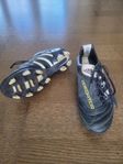 Fotbollskor Adidas Predator strl 40