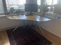Skrivbord. El, höj och sänkbart.