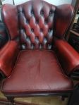 Engelskt möbler, öronlappsfåtölj Chesterfield stil