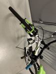 Juniorcykel 24 tum – Vit/Grön – Shimano växlar