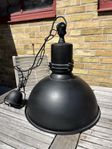 Svart taklampa 