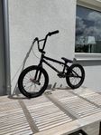 BMX 18” WeThePeople Kvalitetscykel i nyskick