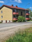 ett hus med 4 lägenheter + butik