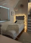 Möbler till flickrum - säng, sminkbord, byrå, lampa
